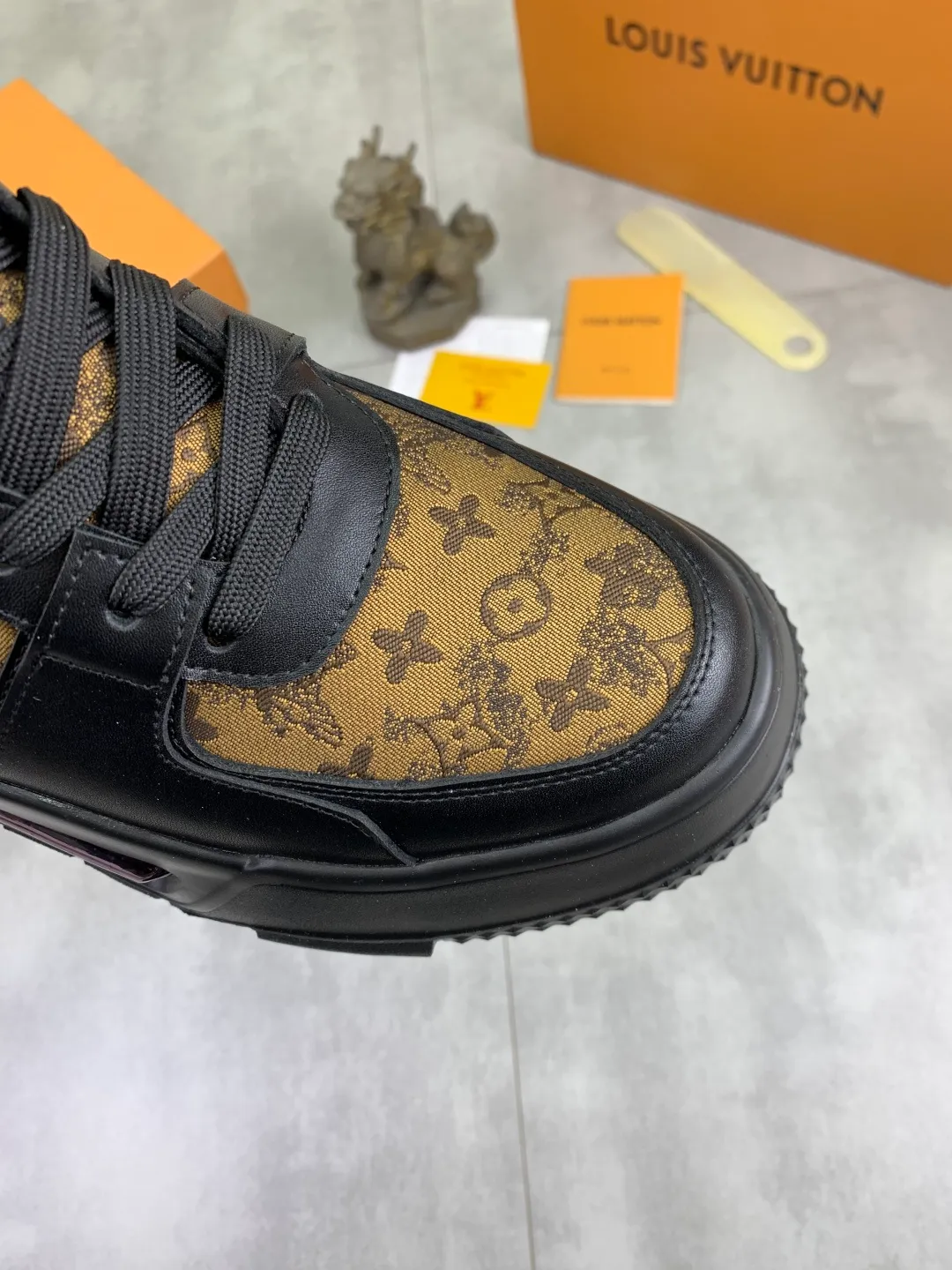 Men's men's shoes 💰P440 new style 💶【LOUIS VUITTON) new high top🍀LV Louis Vuitton *—— LV classic high top trendy shoes! Made of imported original soft calfskin, water-dyed pigskin lining. Original wear-resistant rubber outsole! High quality products! Code number: 38-44 Color: 2️⃣colors available